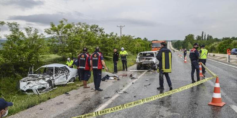 Kastamonu’da 2 otomobil çarpıştı: 2 ölü, 1 yaralı