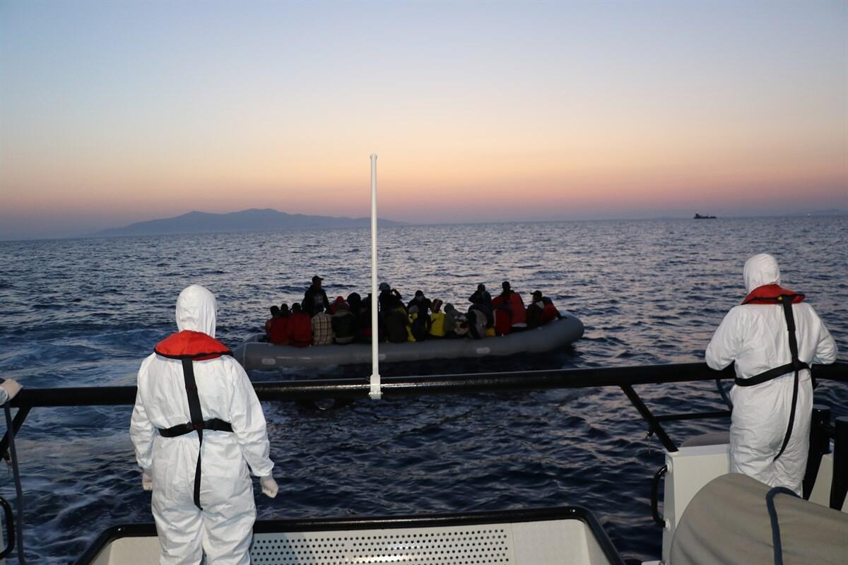 İzmir açıklarında 32 sığınmacı kurtarıldı