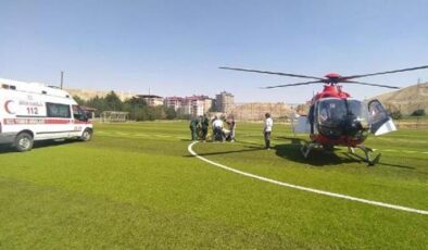 Kalp krizi geçiren kadın, ambulans helikopterle hastaneye ulaştırıldı