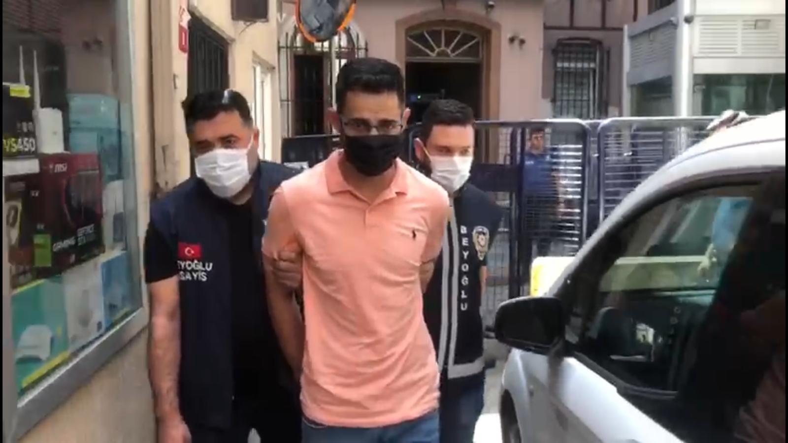 Türk Lirası’na burnunu silen turist gözaltına alındı