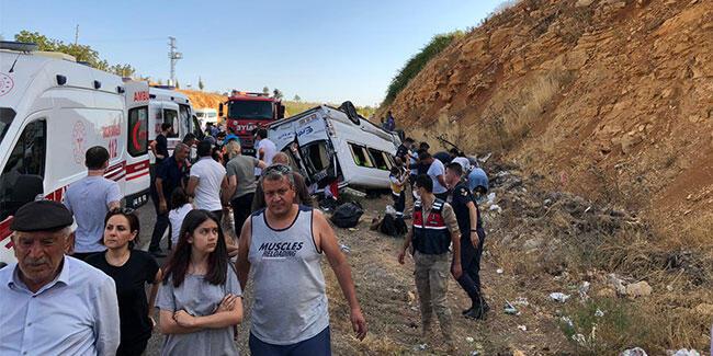Kahramanmaraş’ta minibüsün devrilmesi sonucu 10 kişi yaralandı