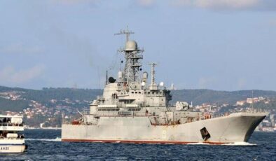 Rus Savaş gemisi İstanbul Boğazı’ndan geçti