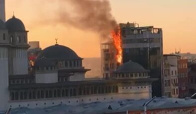 Son dakika… Taksim’de bir binada yangın