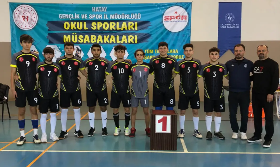 Anamur Anadolu Lisesi Erkek Voleybol Takımı Bölge Birincisi Oldu