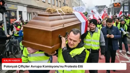 Polonyalı Çiftçiler Avrupa Komisyonu’nu Protesto Etti